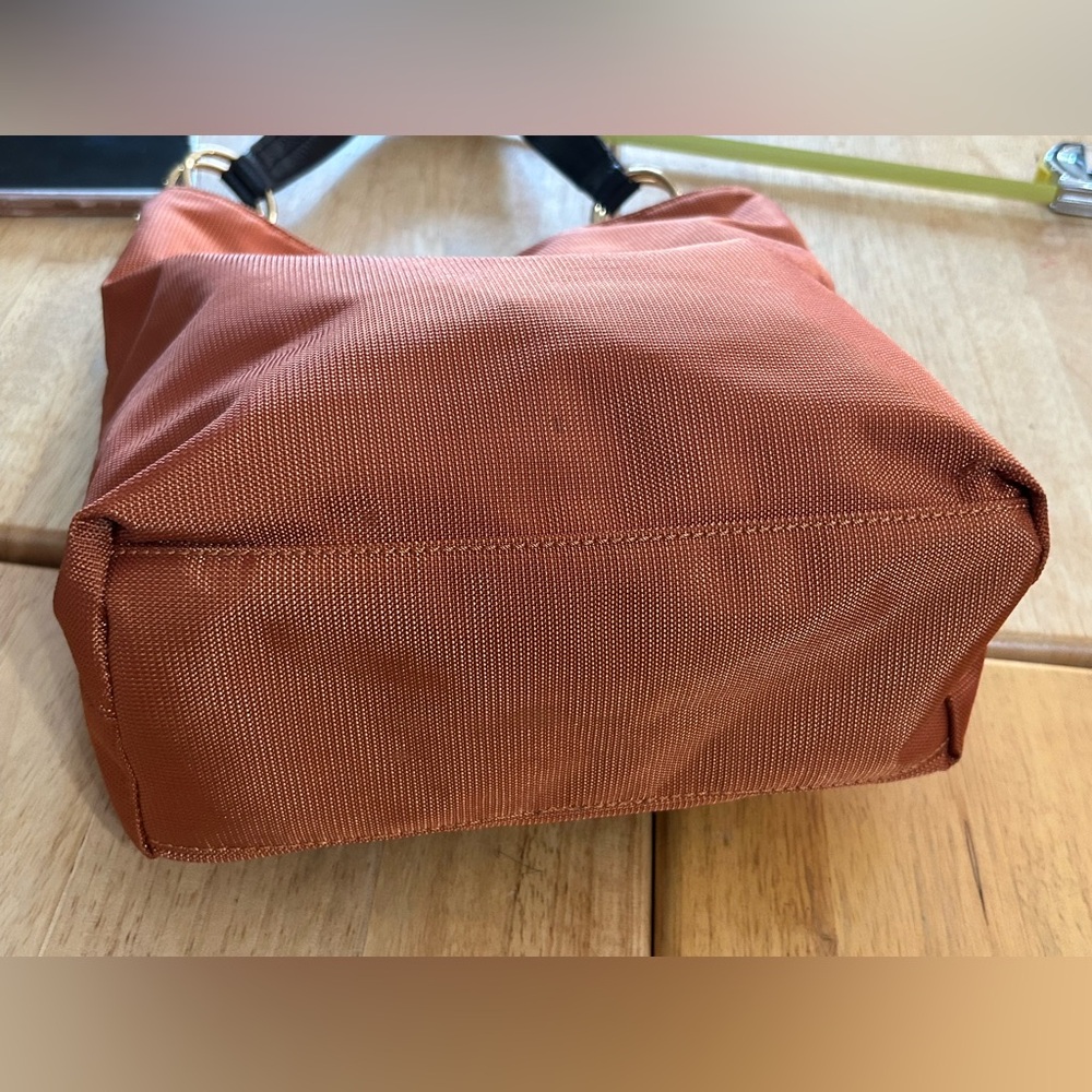 Chic Rust Shoulder Bag with Black Handle - Picture 7 of 7